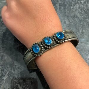 4 vintage cuff bracelets + 8 small round bracelets